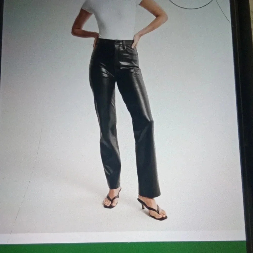 Abercrombie & Fitch The 90s straight ultra High rise vegan leather size 36